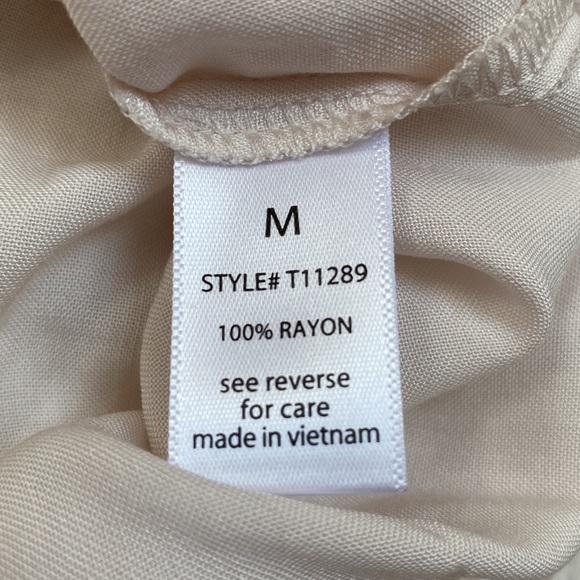 Active USA Sleeveless Collared Blouse 💗 Ivory - Picture 14 of 14